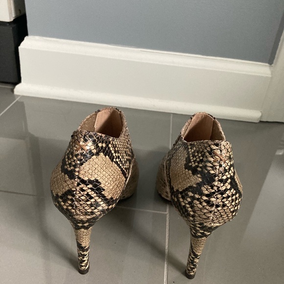 Ankle booties - Picture 3 of 3